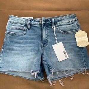 Altar’d State Vervet: Holly Mid Rise Jean Shorts - Size Small